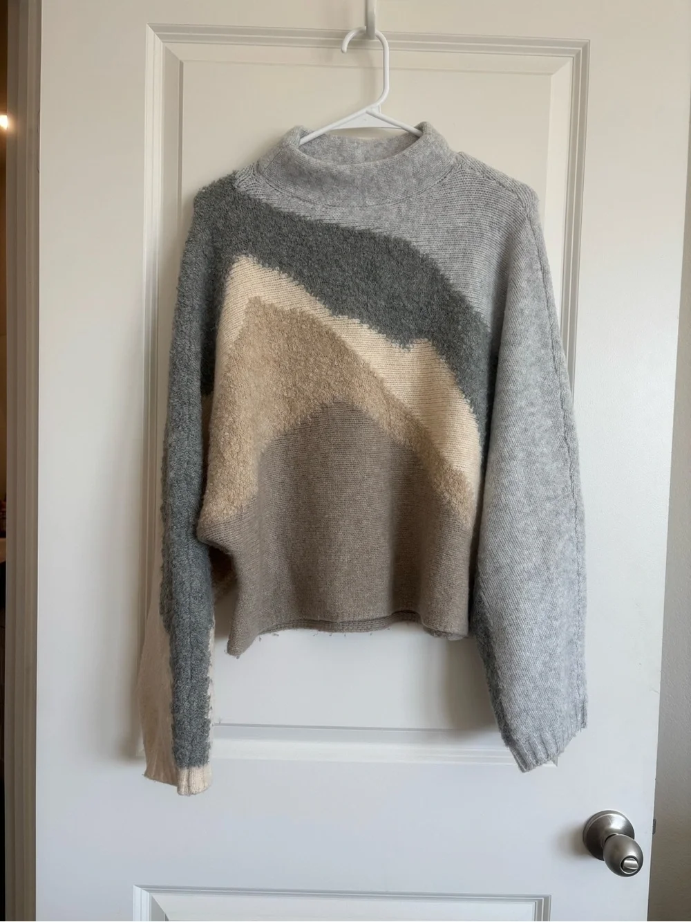 Abercrombie & Fitch Neutral sweater